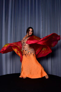 O Poder Transformador da Dança do Ventre, conectando corpo, mente e espírito. Uma jornada transcendental que vai além dos movimentos graciosos e expressivos.