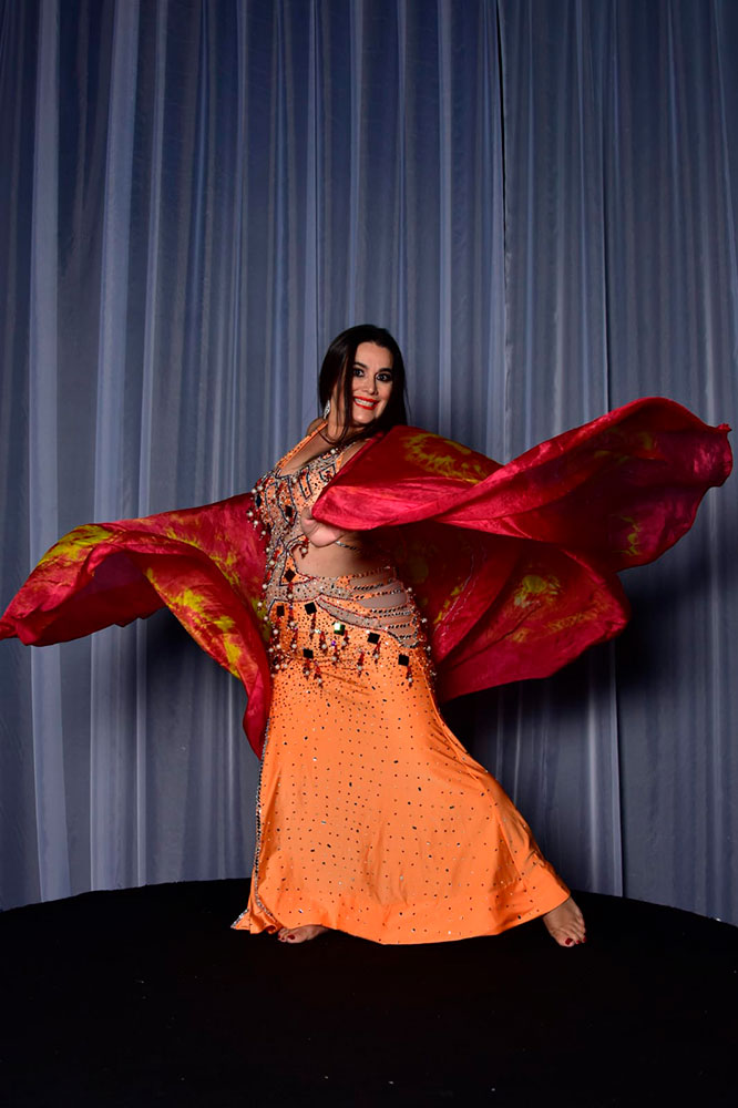 O Poder Transformador da Dança do Ventre, conectando corpo, mente e espírito. Uma jornada transcendental que vai além dos movimentos graciosos e expressivos.